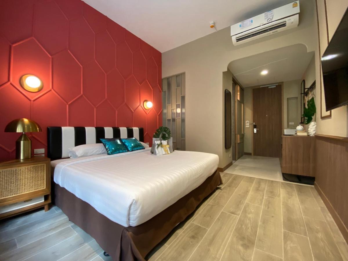 Premier Room Bathtub,1234957745:JPEG
