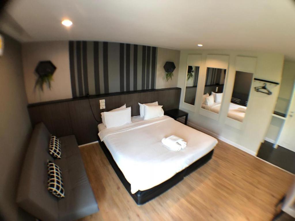 Standard King Room,1208997109:JPEG