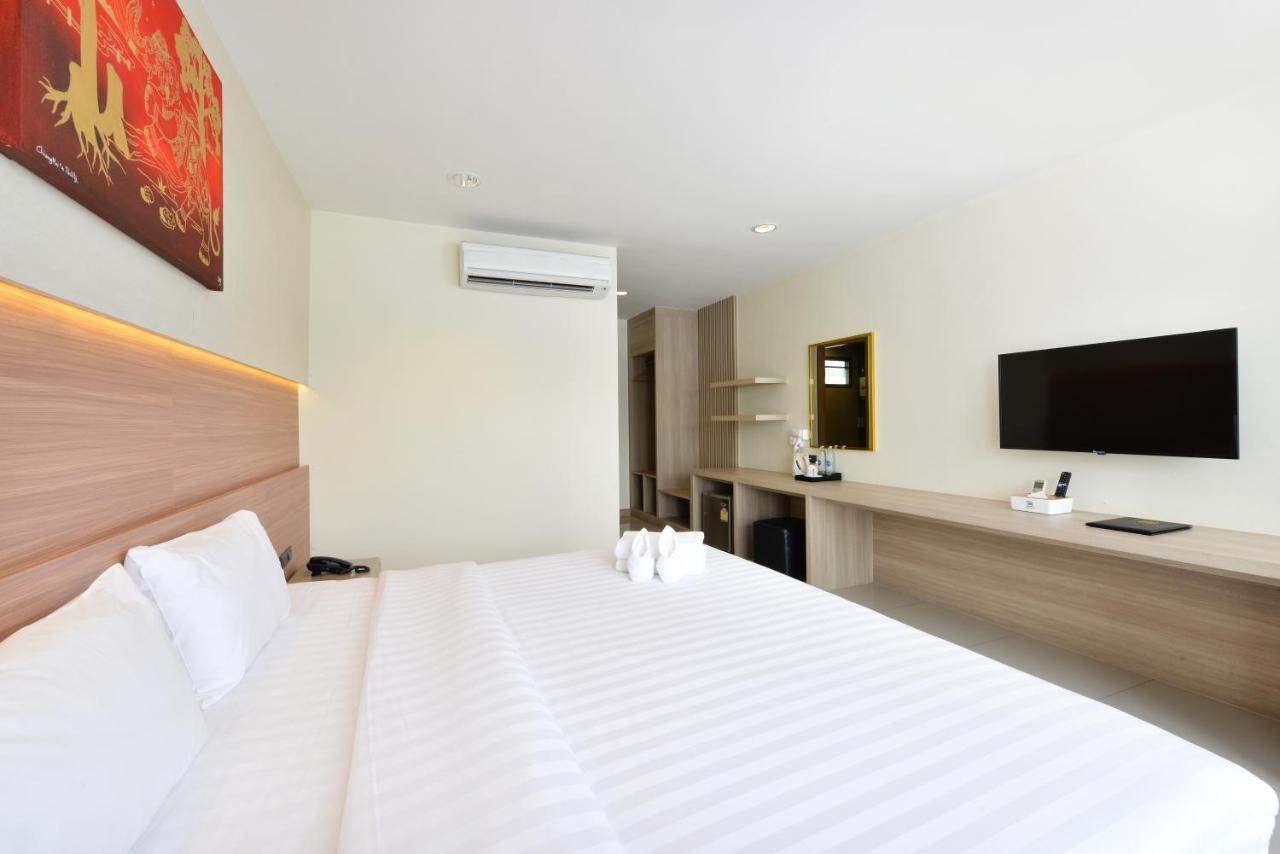 Deluxe Double or Twin Room Pool View
