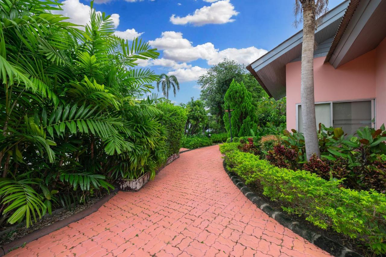 Deluxe Bungalow Garden View