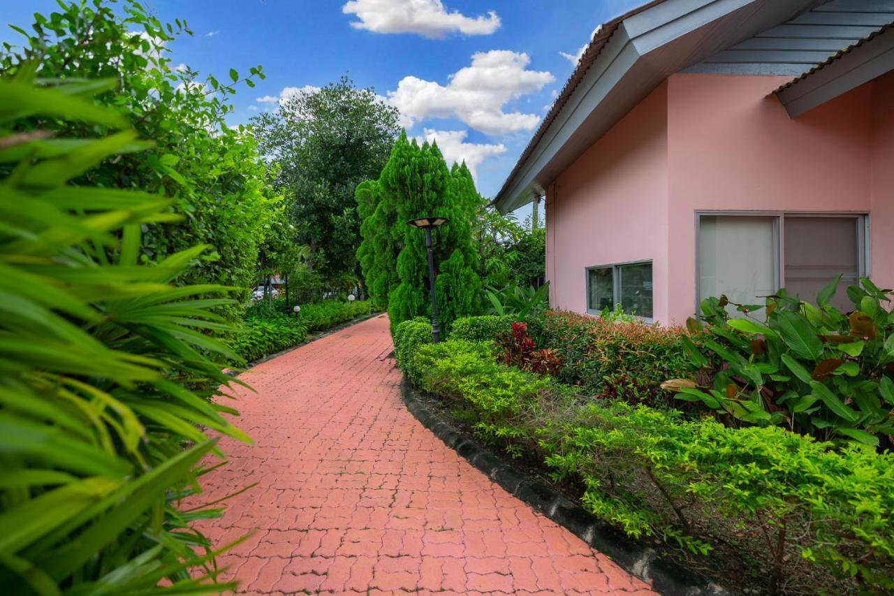Deluxe Bungalow Garden View