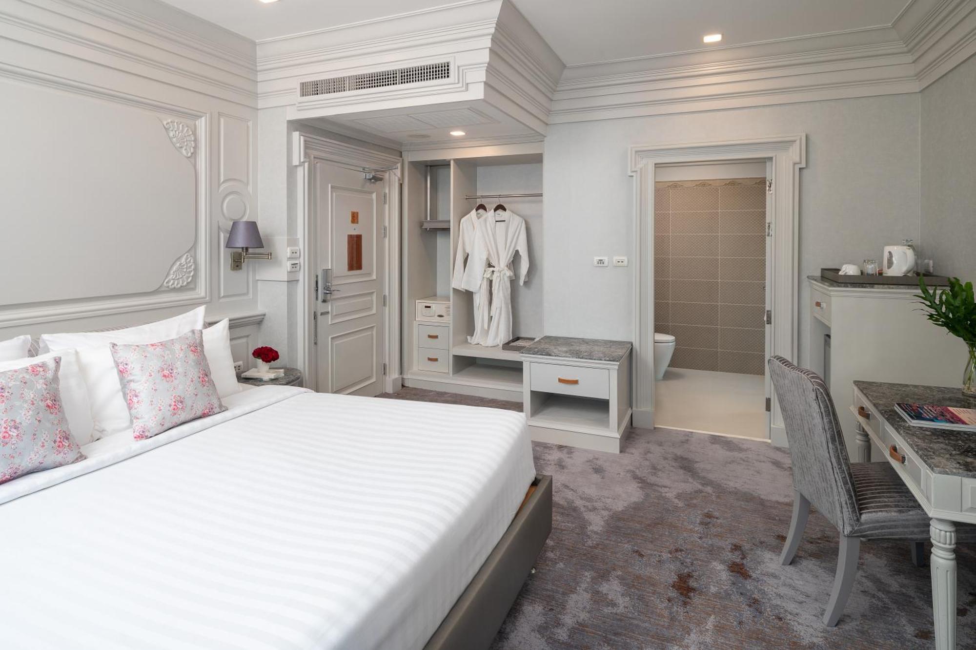 Superior King Room