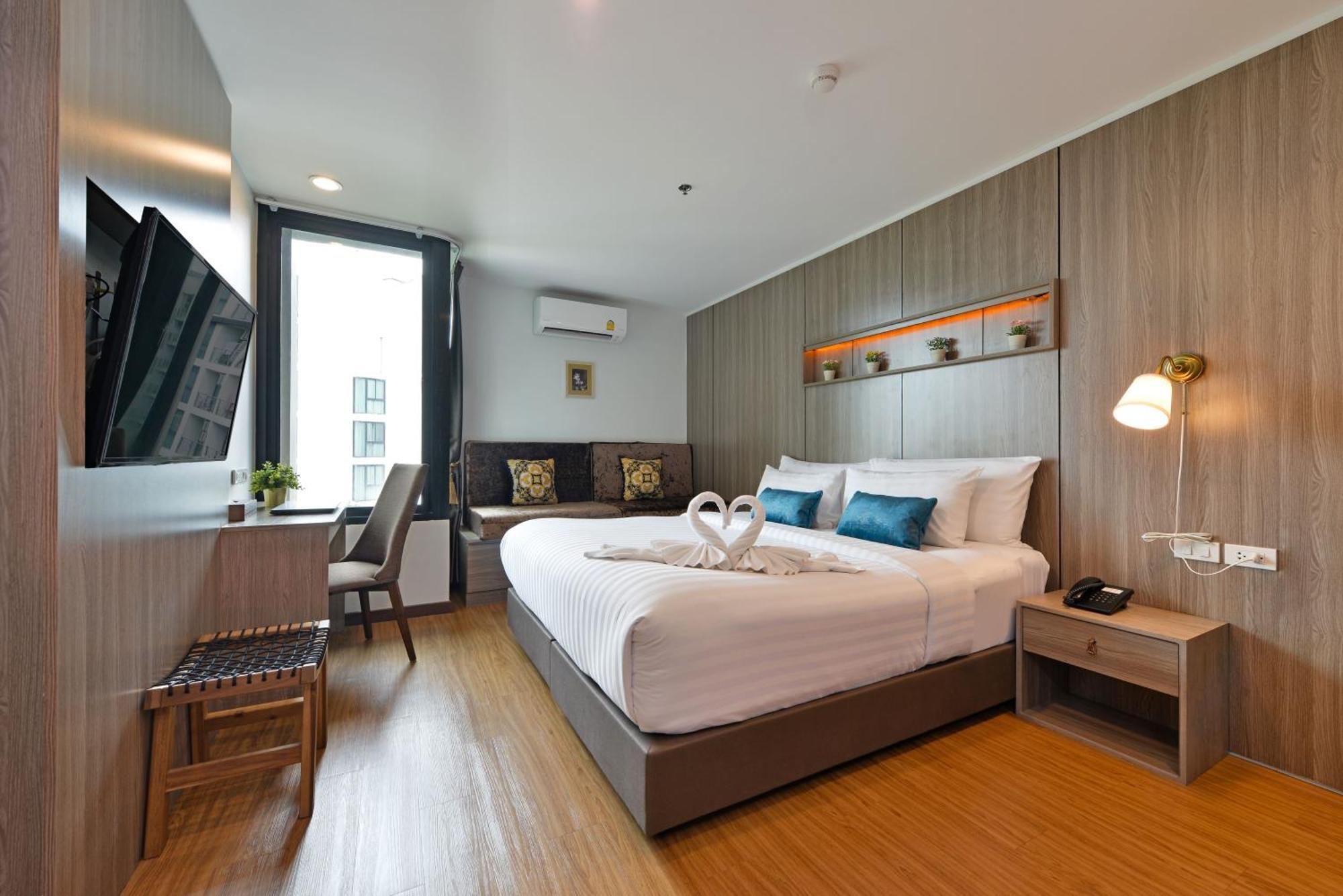 Deluxe King Room