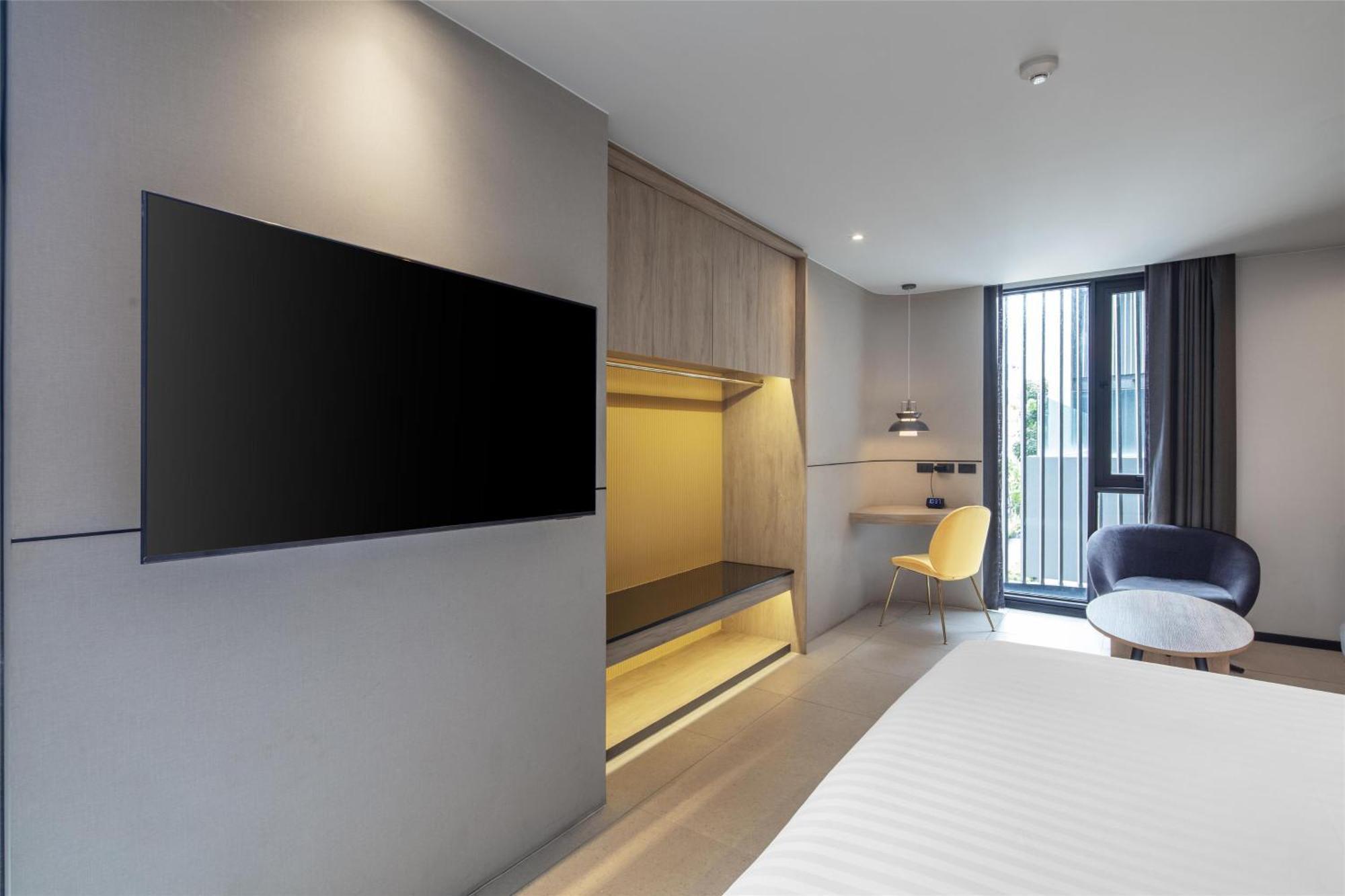 Deluxe Room 1 King Bed