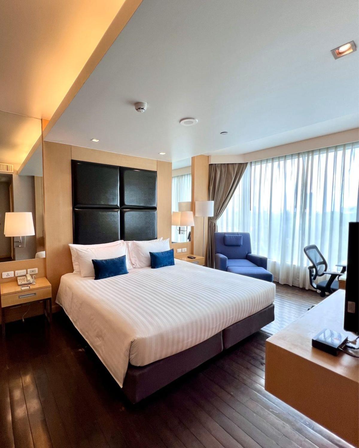 Premium One Bedroom Suite (City View)