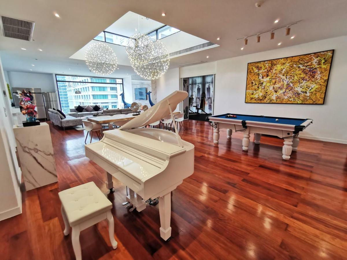 Ambassador Six Bedroom Suite