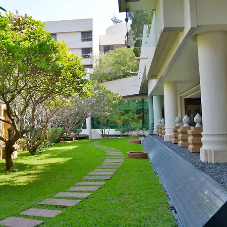 Rama Gardens Hotel Bangkok-3